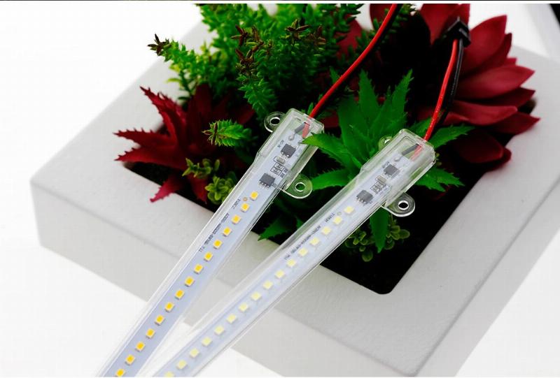 Lắp đặt đèn LED thanh 220v cho tủ rượu