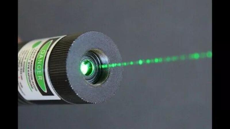 So sánh bước sóng ánh sáng và tia laser